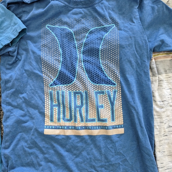 4 boys shirts - Picture 3 of 5